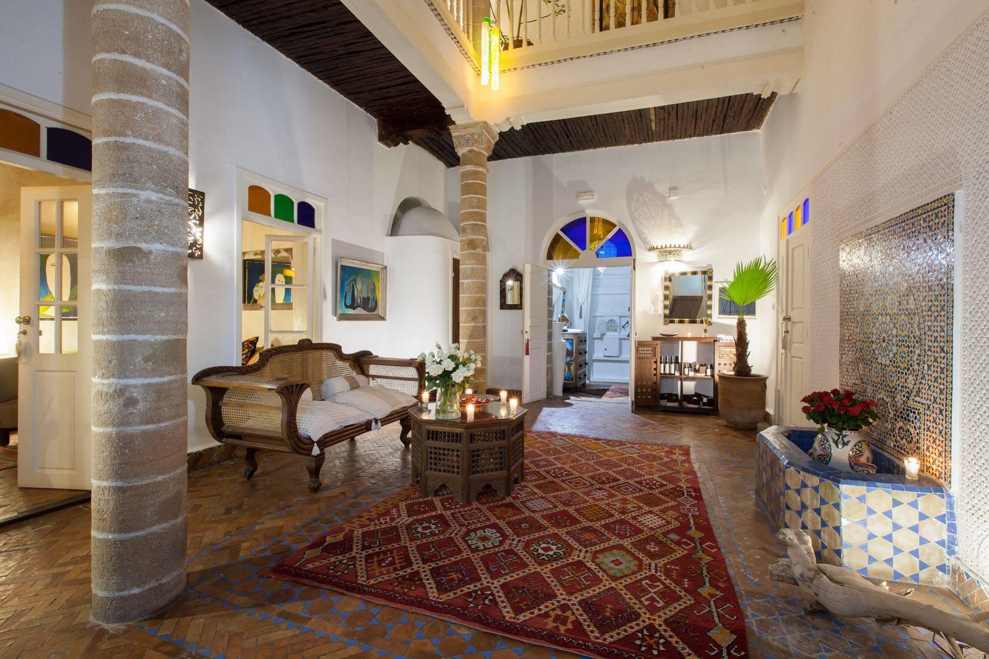 Riad Emotion As-Sawíra Exteriér fotografie