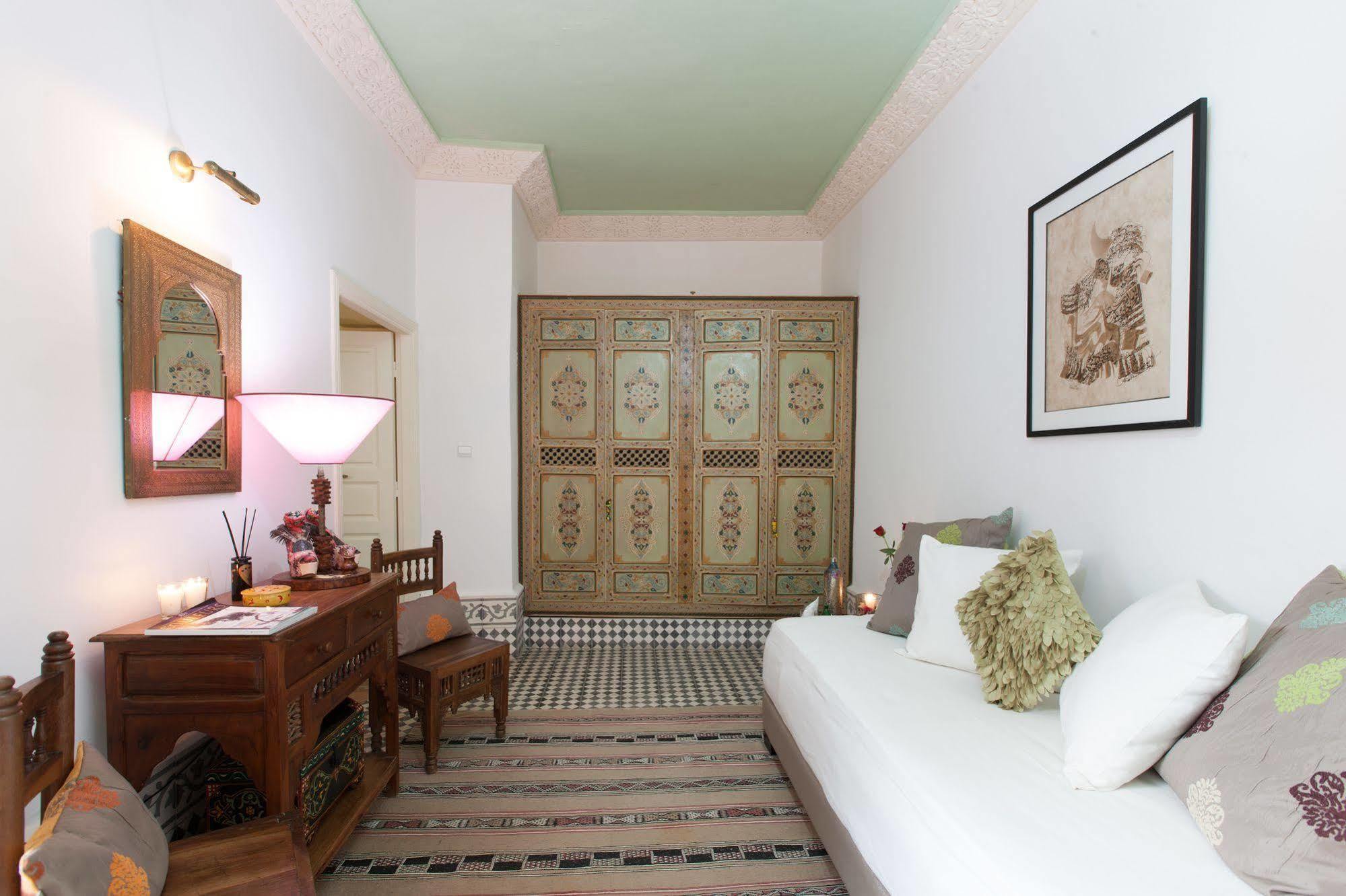 Riad Emotion As-Sawíra Exteriér fotografie